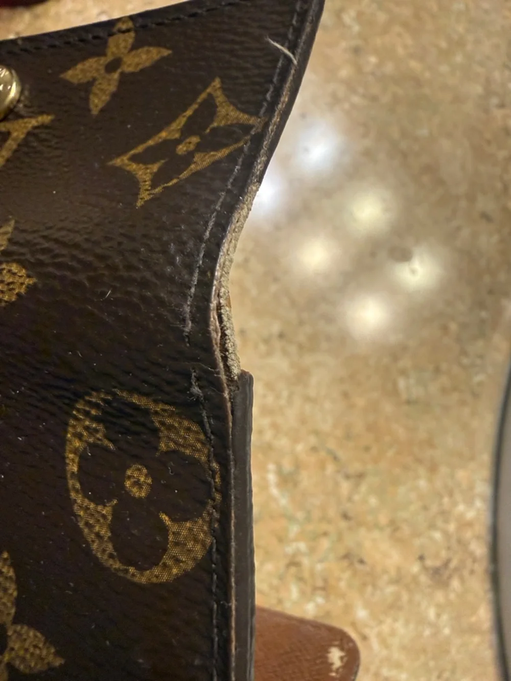 Authentic Louis Vuitton Monogram 4 Key Case Holder CT1116